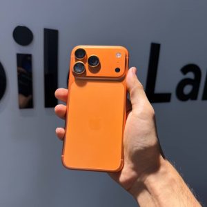 iphone 17 promax used orange 256 cha back