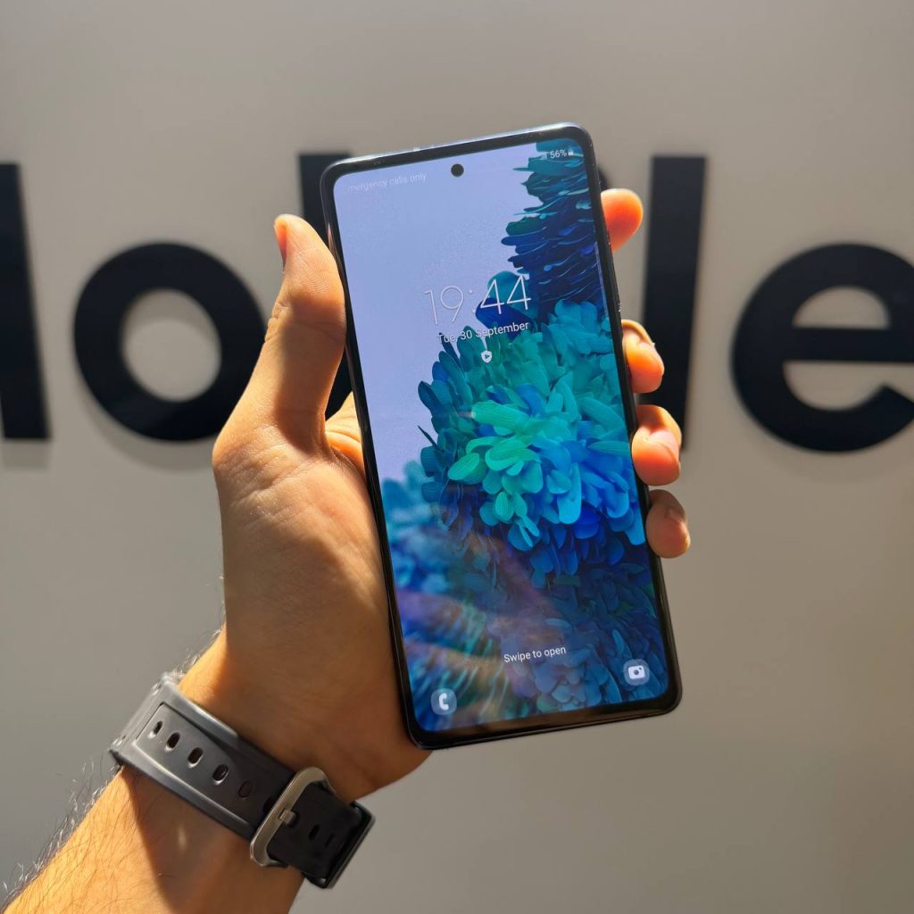 صفحه نمایش / نمای روبهرو — Samsung Galaxy S20 FE کارکرده | 128 گیگ | سرمه ای